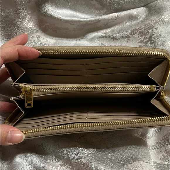 CASSANDRE MATELASSÉ ZIP AROUND WALLET IN GRAIN DE POUDRE LEATHER - Picture 8 of 10